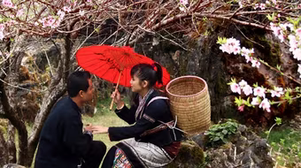 Độc đáo chợ tình trong mây